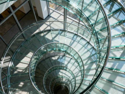 Glass Spiral Staircase:AModern Marvel of Architecture