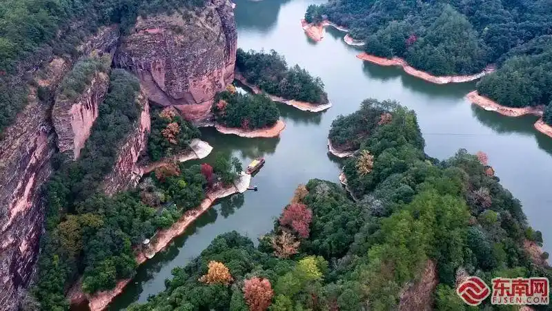 冠豸山旅游攻略地图2026最新消息_龙岩冠豸山丹霞地貌_龙岩世界地质公园介绍