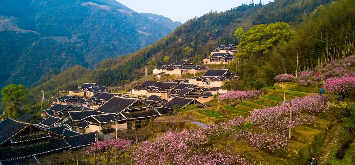 龙岩冠豸山丹霞地貌_冠豸山旅游攻略地图2026最新消息_龙岩世界地质公园介绍