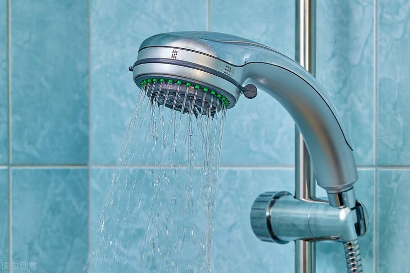 如何修复淋浴喷头漏水_淋浴喷头漏水维修方法_热水器维修