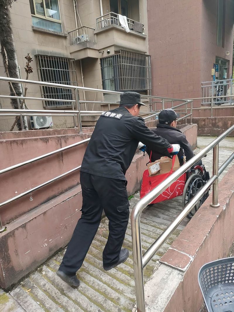 物业服务行业转型_物业费收缴率下降原因_保洁外包合同范本