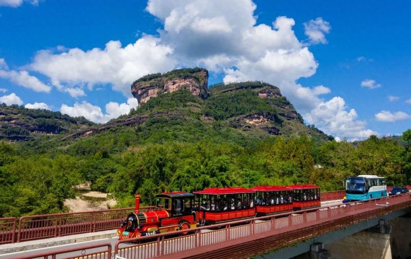 武夷山暑期文旅市场发展前景_武夷山旅游攻略二日游价格_武夷山景区中高考生优惠政策10元观光车