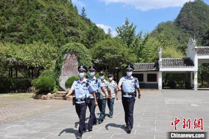 屏南旅游十大景点_屏南白水洋鸳鸯溪景区旅游安全_屏南白水洋警务室游客服务